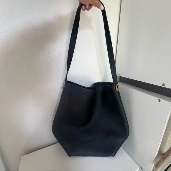 New THE ROW Large NS Tote Hook Shoulder Bag Purse in Black Leather - Picture 4 of 13